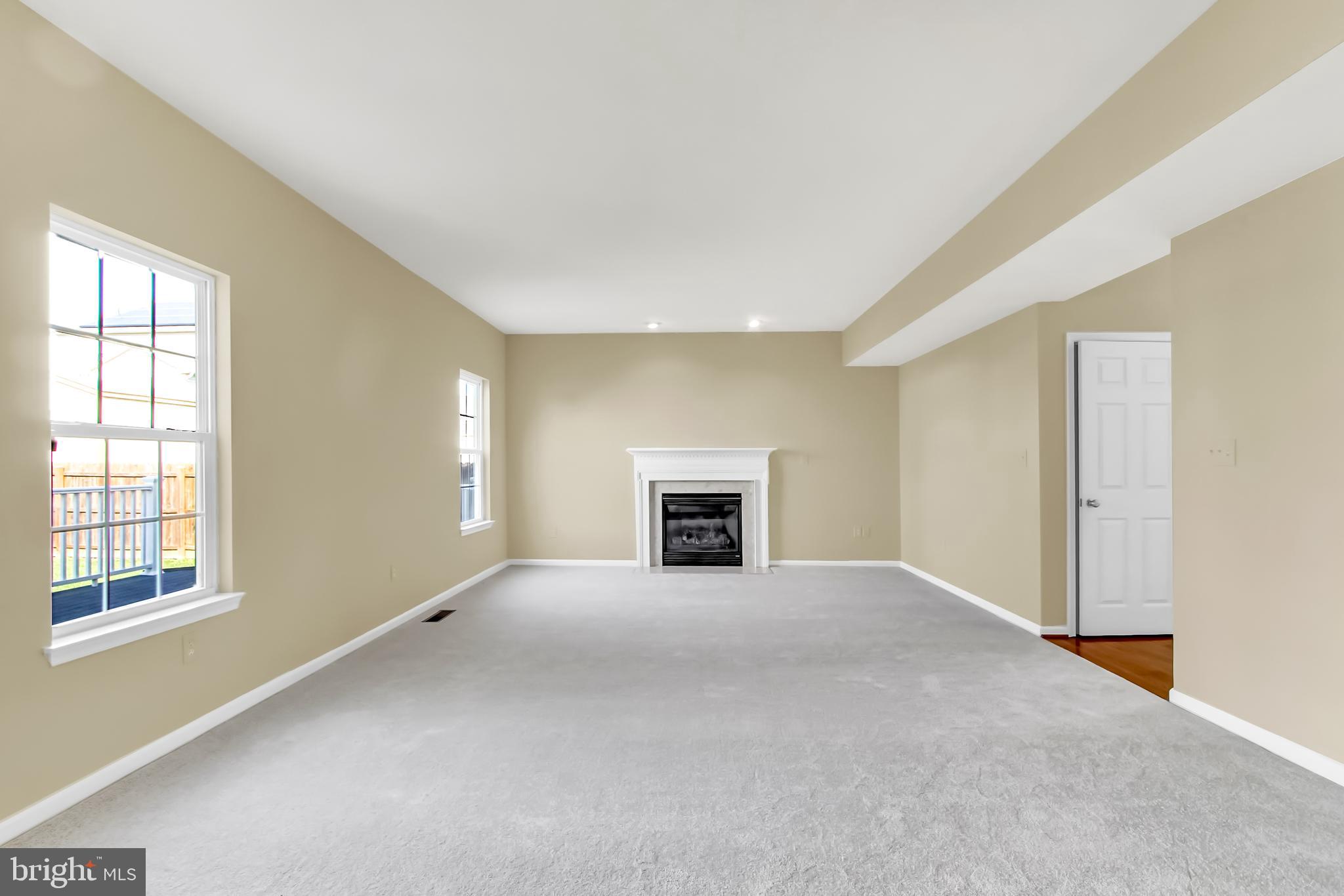 4721 Ridge Road Baltimore, MD 21236 - Photo 4 of 29 Great, sun-lit Family Room...