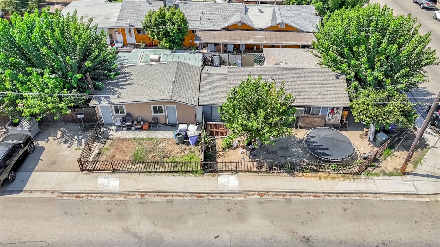 255 J Street Parlier, CA 93648 - Photo 10 of 19 front view of house with a yard