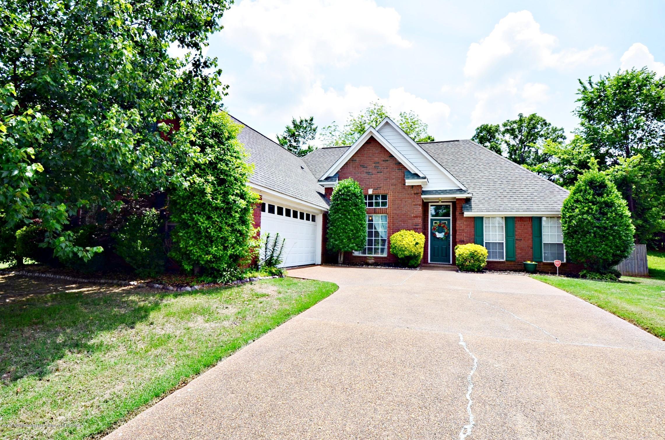 2055 Heather Ridge Southaven, MS 38672 - Photo 1 of 22 Front of home1