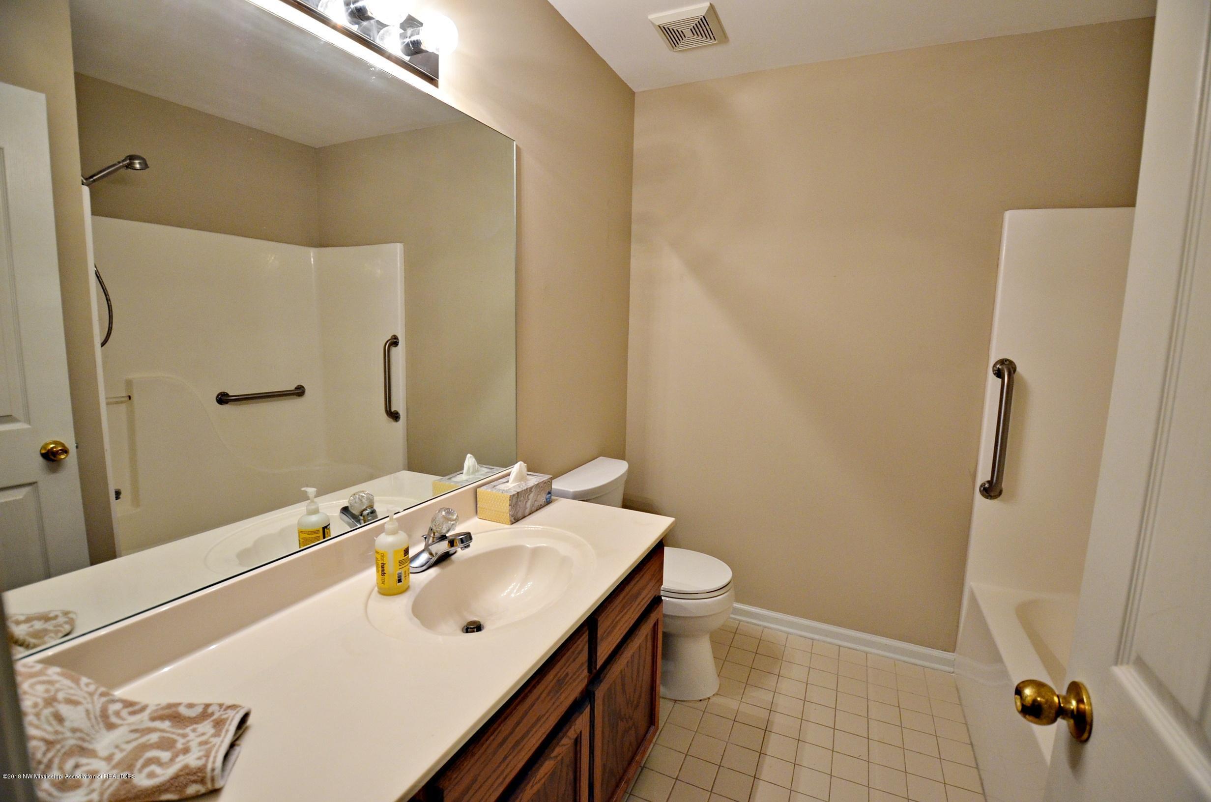 2055 Heather Ridge Southaven, MS 38672 - Photo 16 of 22 Full bath