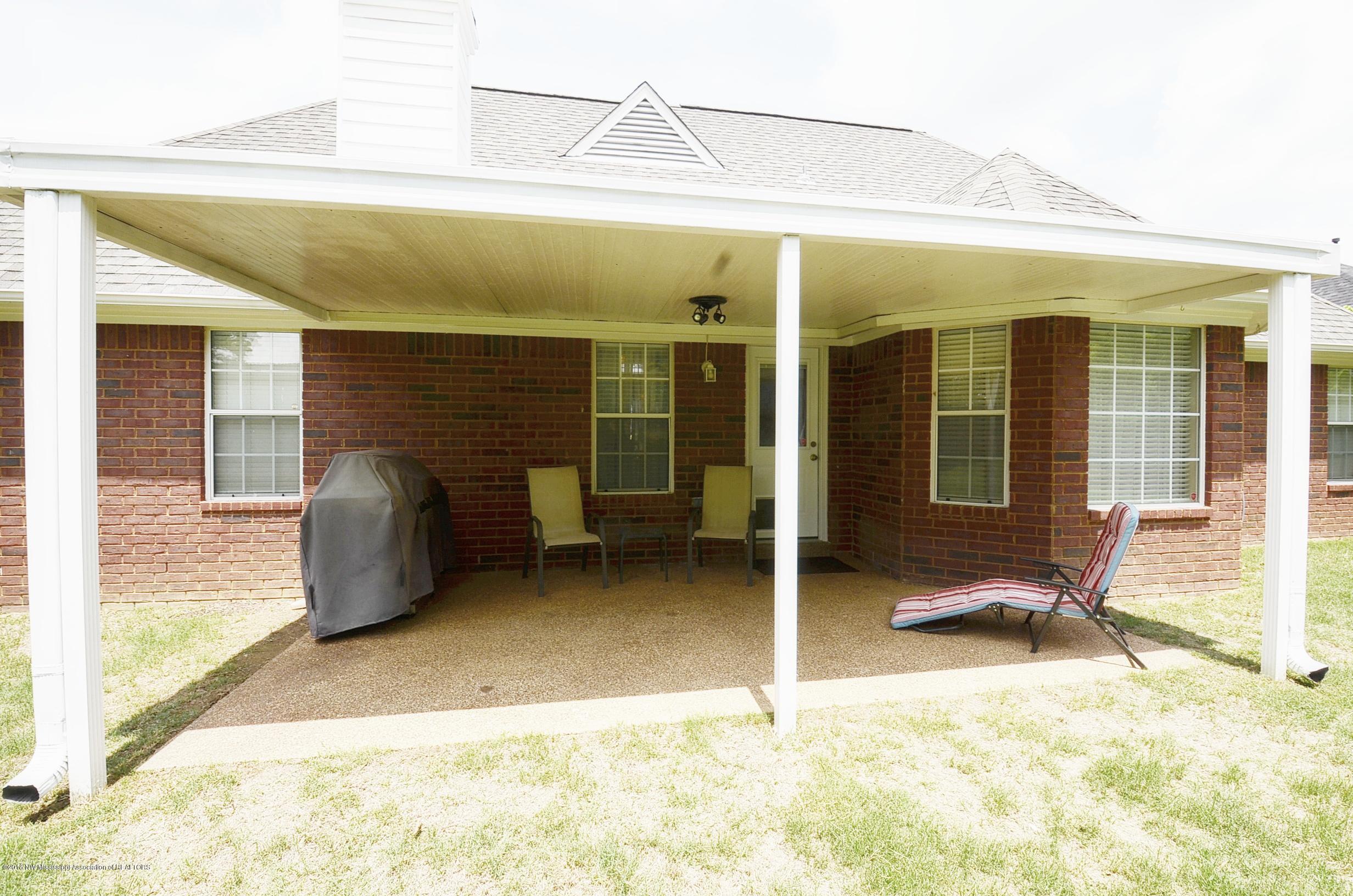 2055 Heather Ridge Southaven, MS 38672 - Photo 20 of 22 Covered patio
