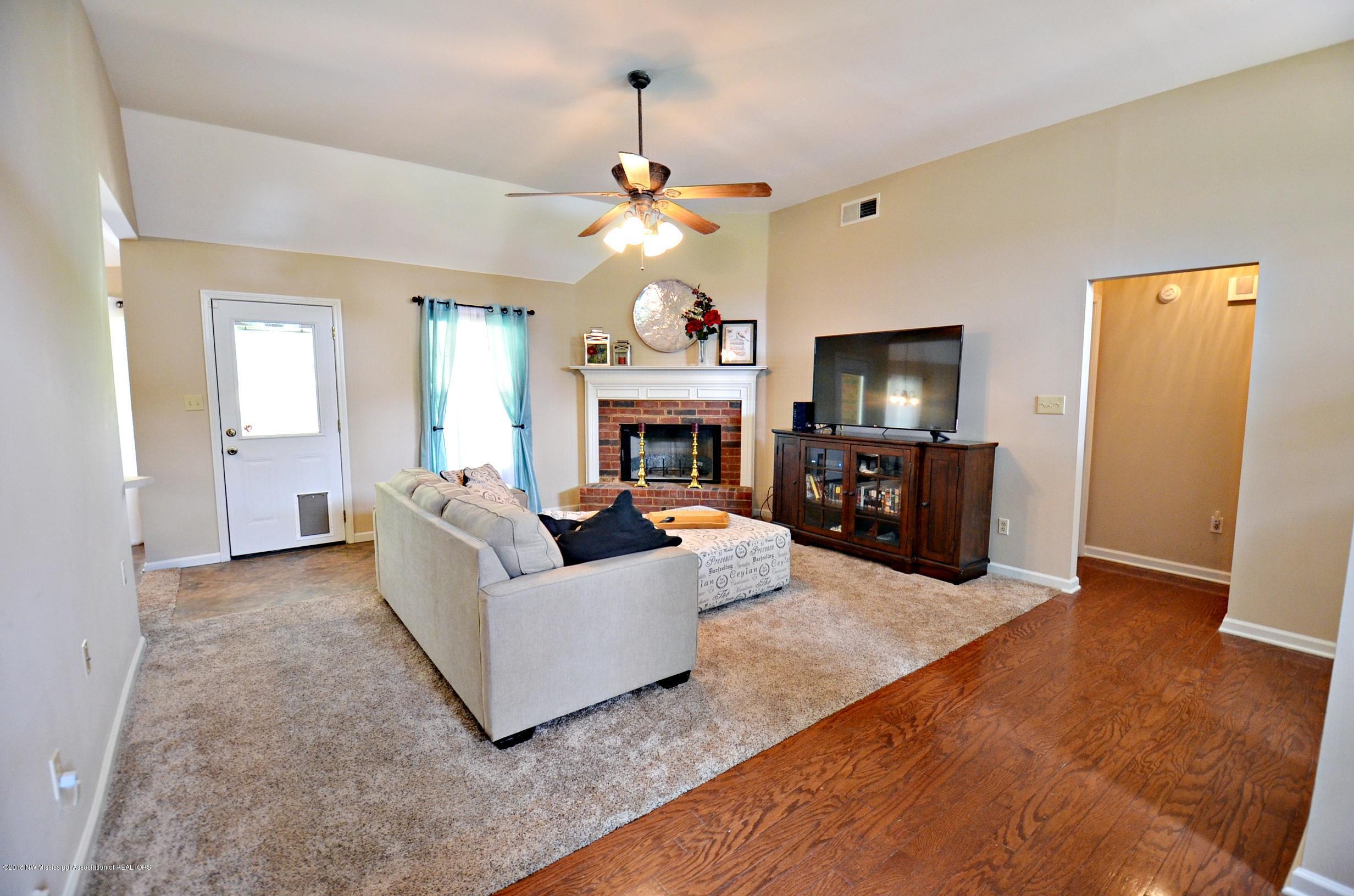 2055 Heather Ridge Southaven, MS 38672 - Photo 4 of 22 Great room1