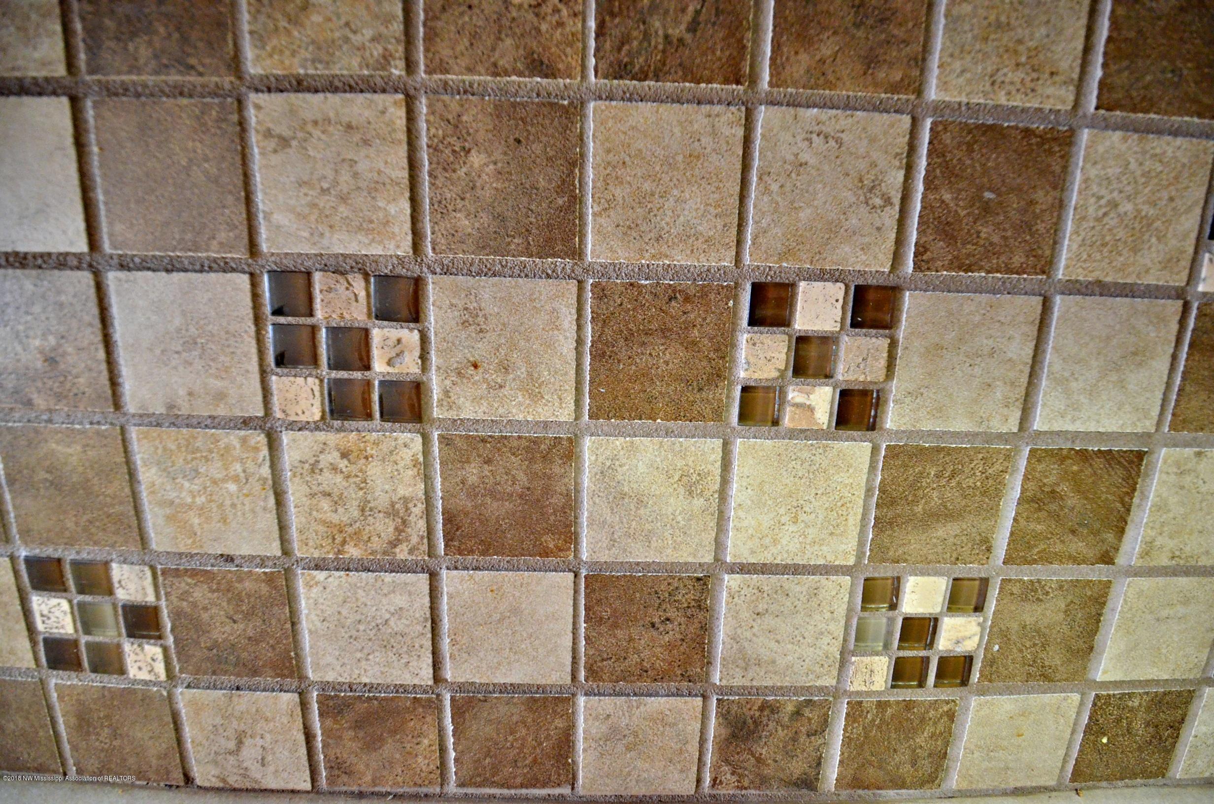 2055 Heather Ridge Southaven, MS 38672 - Photo 8 of 22 Back splash in kitchen