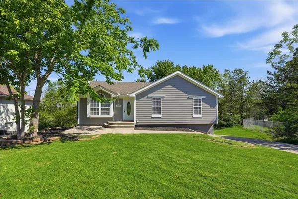 $269,999 | 1488 Northwest Foxboro Road, Blue Springs, MO 64015