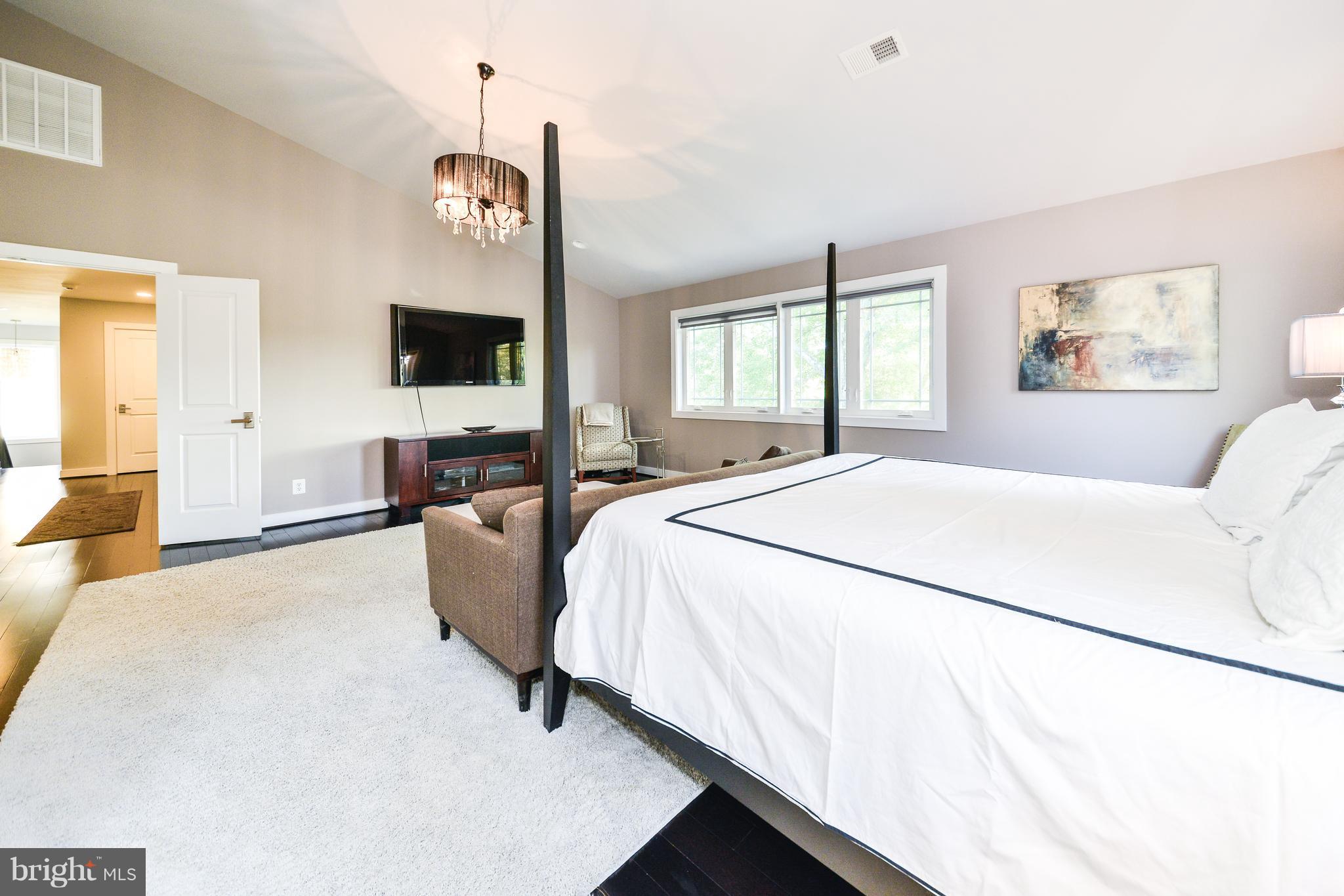 6931 Hector Road McLean, VA 22101 - Photo 17 of 30 Bedroom (Master)