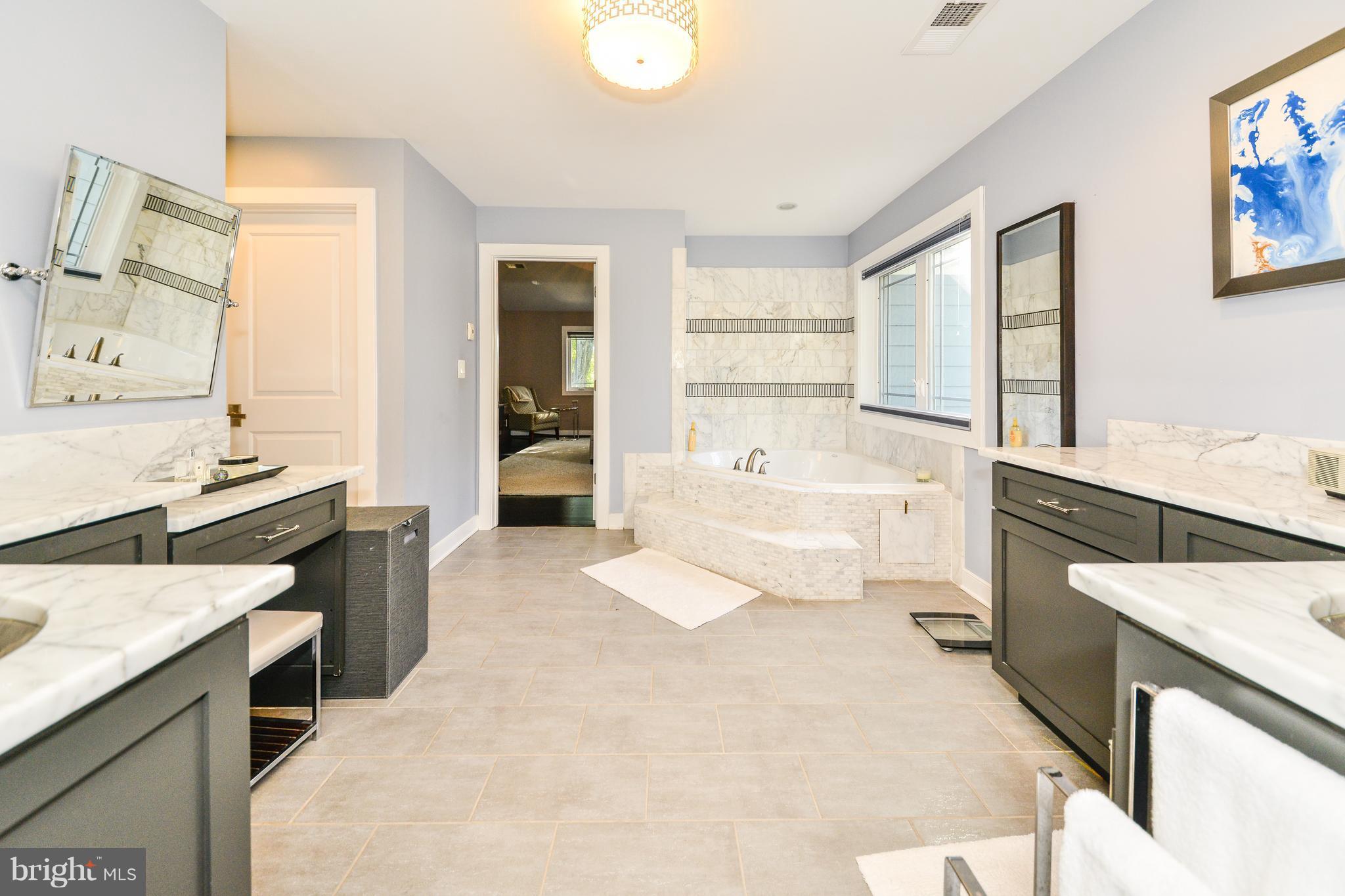 6931 Hector Road McLean, VA 22101 - Photo 19 of 30 Bath (Master)