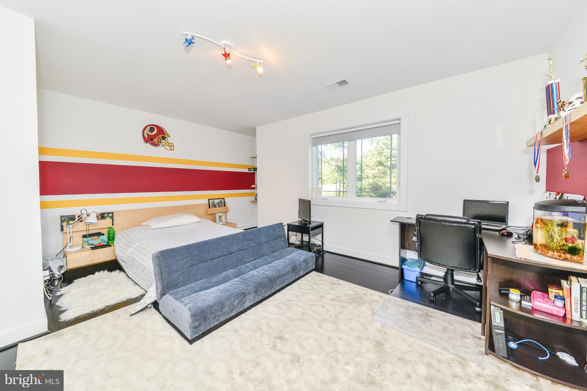 6931 Hector Road McLean, VA 22101 - Photo 22 of 30 Bedroom