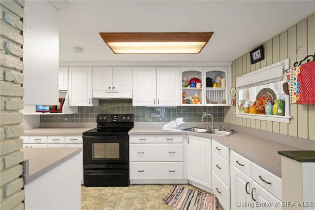 $400,000 | 7135 Bluestone Lk Drive, Pekin, IN 47165