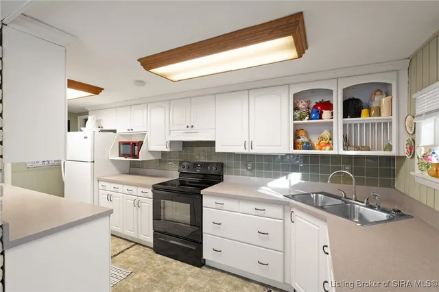 $400,000 | 7135 Bluestone Lk Drive, Pekin, IN 47165