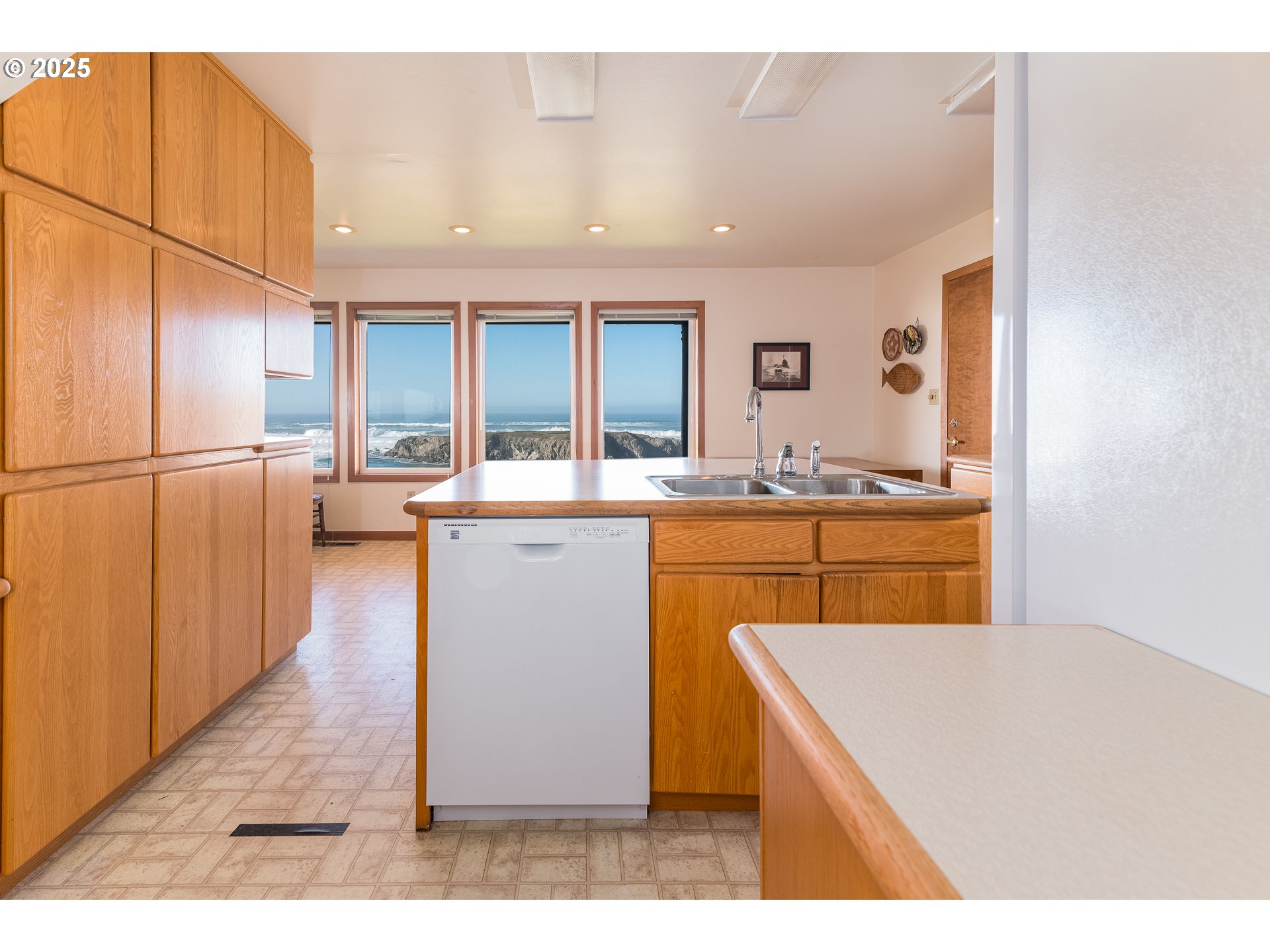 54146 Gould Road Bandon, OR 97411 - Photo 10 of 47 Gallery Image 10