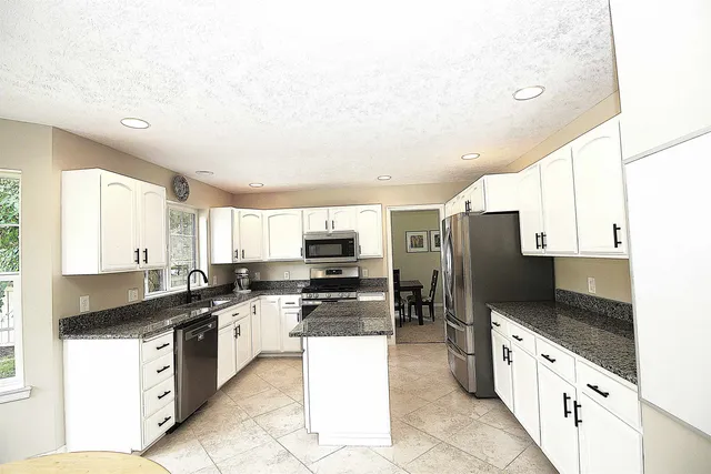 $799,999 | 17201 East Galaxy Lane, Greenacres, WA 99016