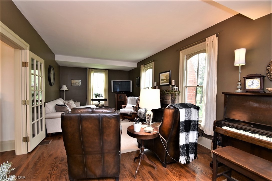 34275 Bainbridge Road Solon, OH 44139 - Photo 12 of 32 Large 12x 24 family room w/ gleaming hardwood floors