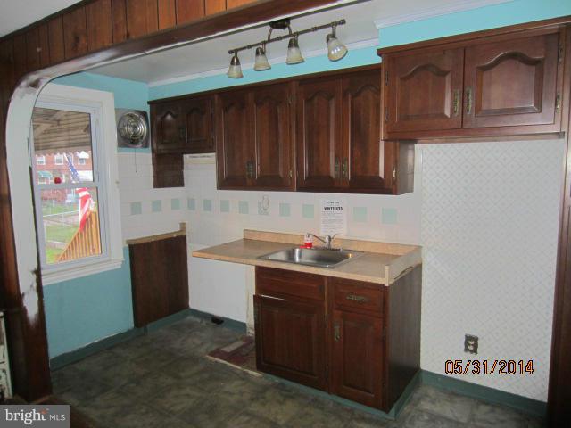 3640 Clarenell Road Baltimore, MD 21229 - Photo 3 of 13 Kitchen