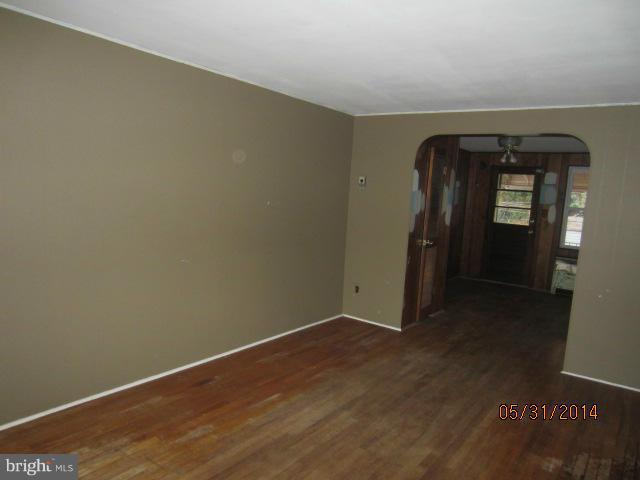 3640 Clarenell Road Baltimore, MD 21229 - Photo 6 of 13 Living Room