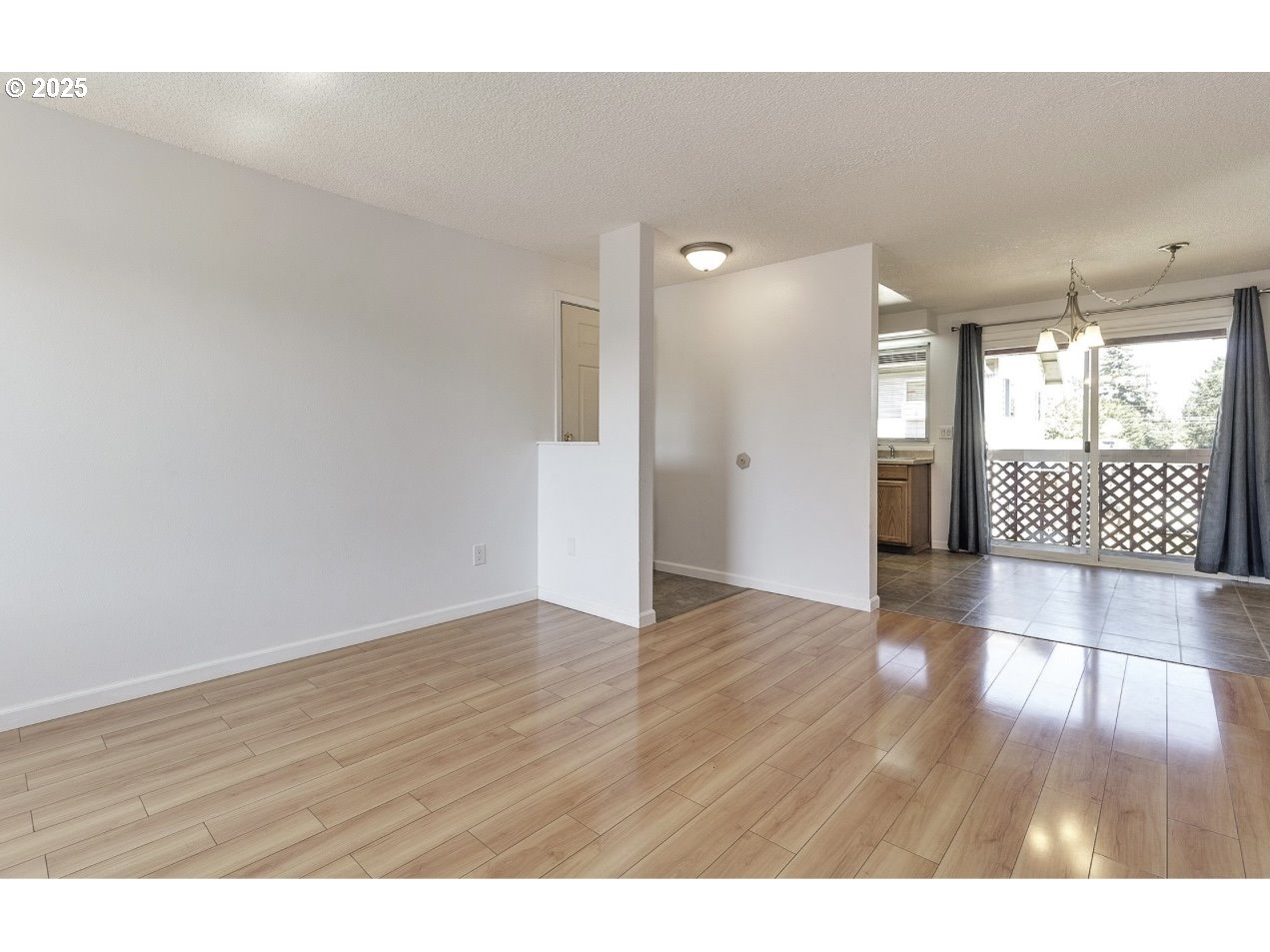 1470 Southeast Walnut Street, Unit 210 Hillsboro, OR 97123 - Photo 6 of 16 a view of an empty room and window