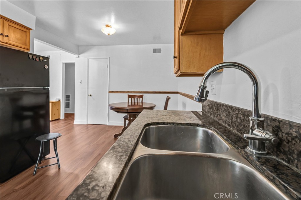 30 Camelback Avenue South Carson, CA 90745 - Photo 13 of 29