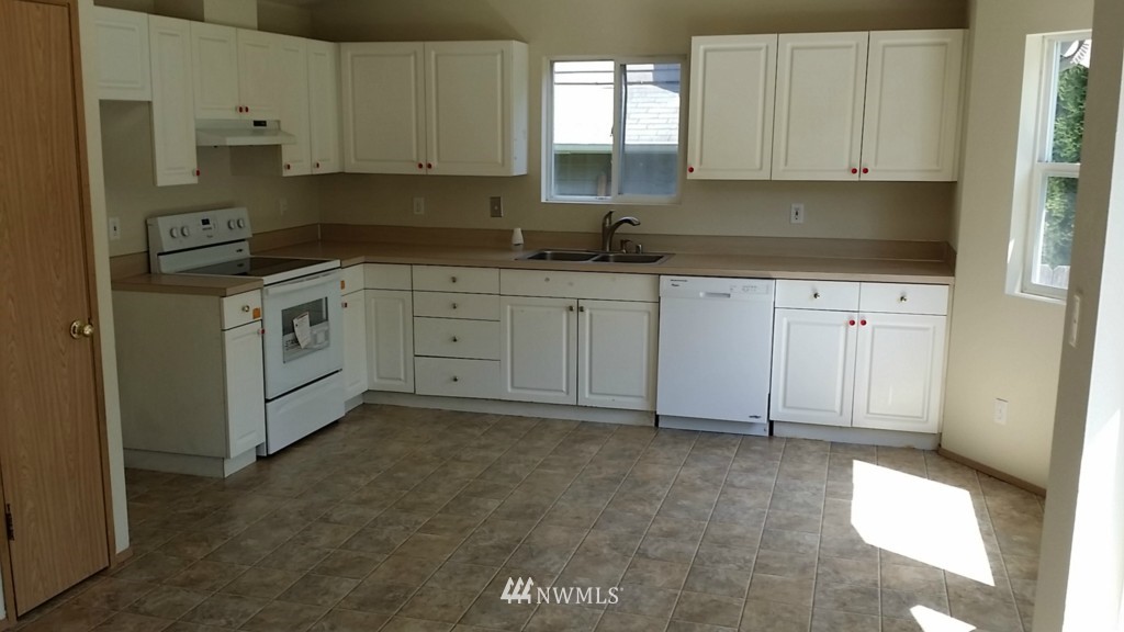 7310 East Raintree Lane Port Orchard, WA 98366 - Photo 6 of 13 Gallery Image 6