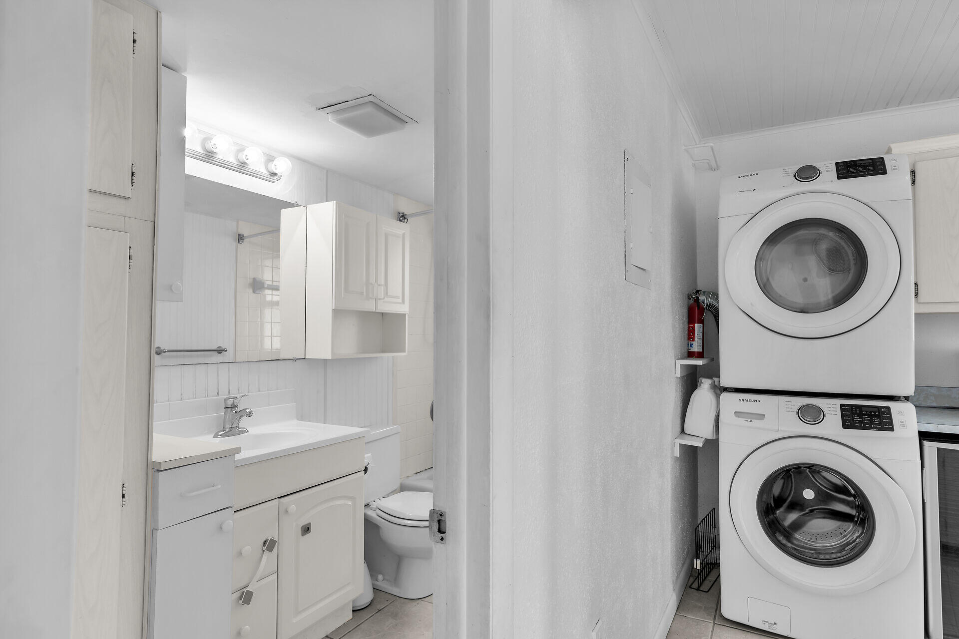 40 High Point Road, Unit F206 Tavernier, FL 33070 - Photo 18 of 24 a bathroom with a sink a mirror and a toilet