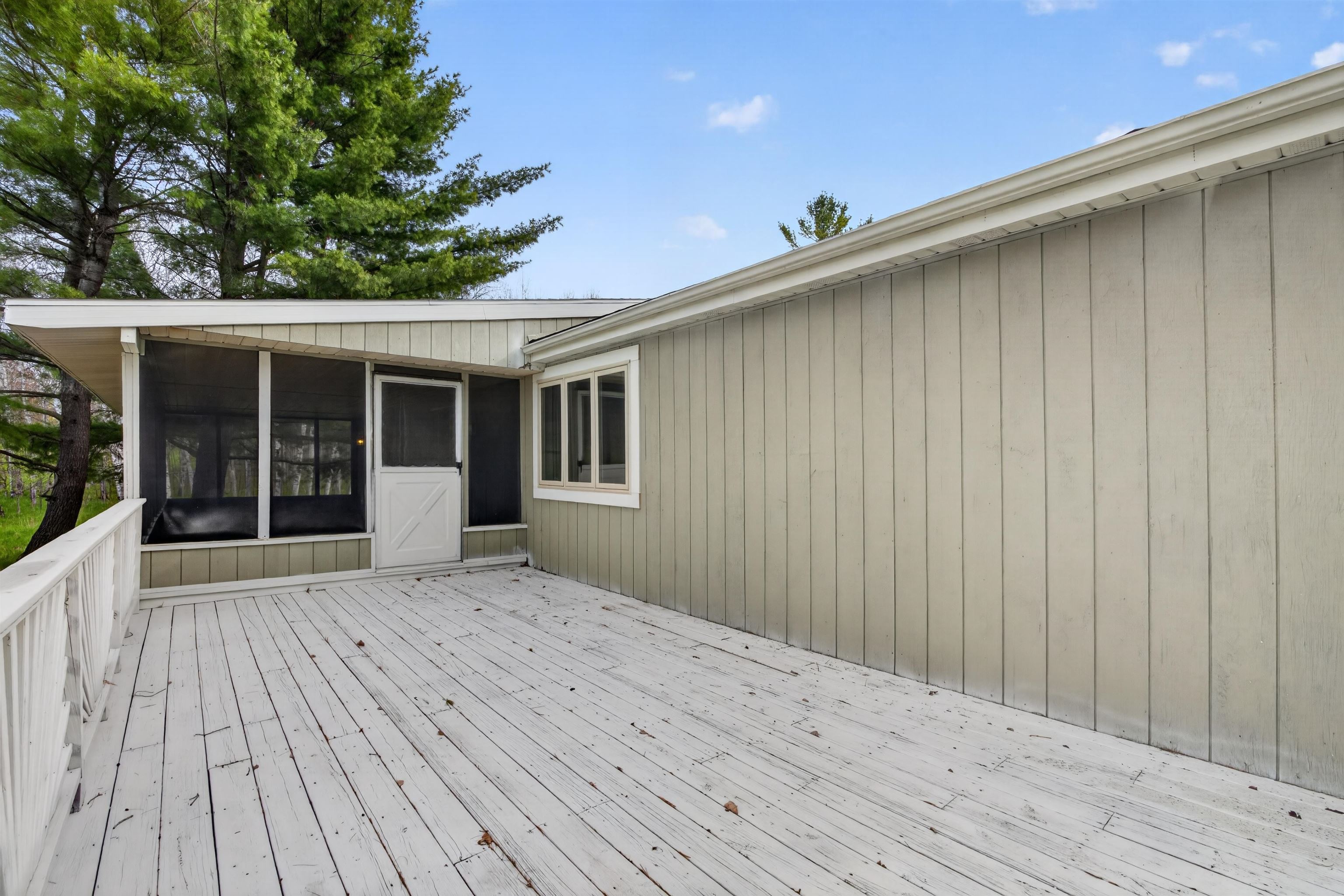 1727 Linksview Way Gladwin, MI 48624 - Photo 36 of 51