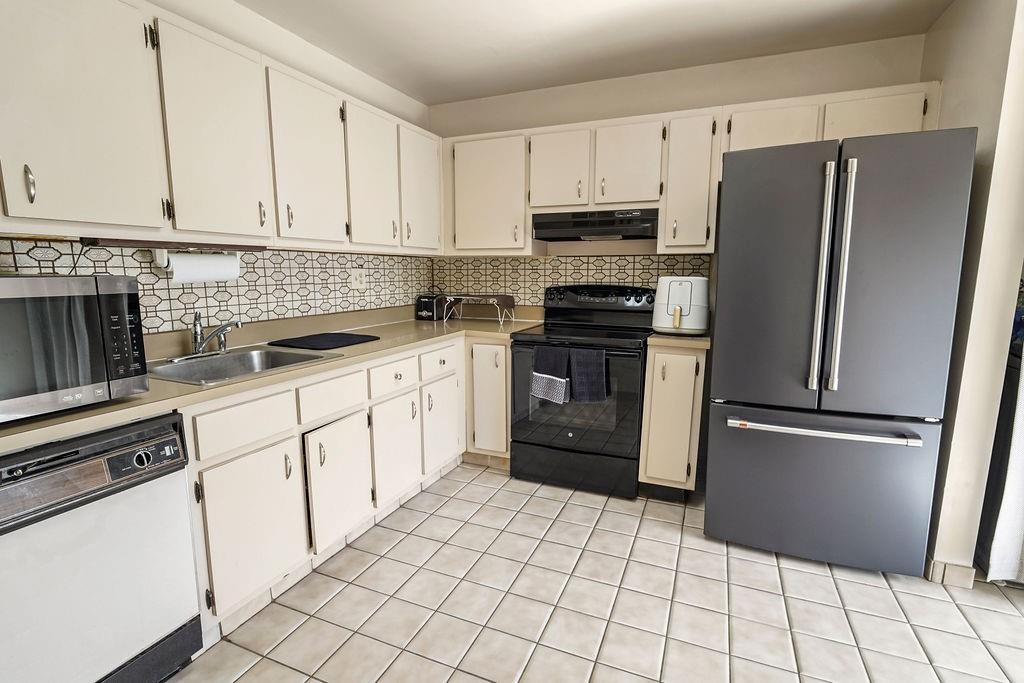 6006 Northwest 3rd Street Margate, FL 33063 - Photo 6 of 30