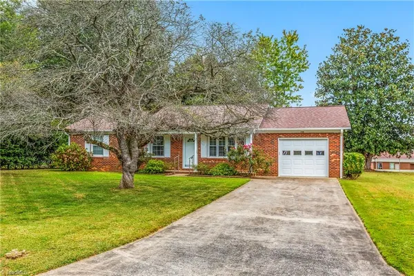 $274,900 | 108 Hinshaw Street, Yadkinville, NC 27055