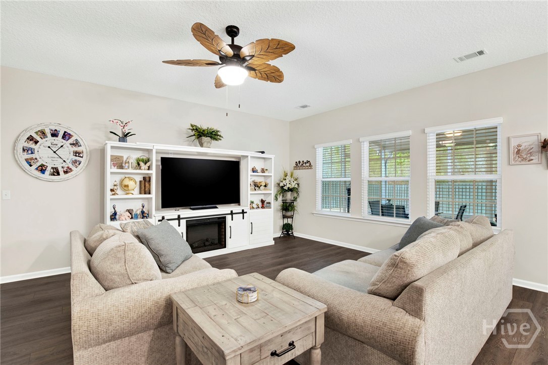 470 Brightleaf Circle Hinesville, GA 31313 - Photo 6 of 33