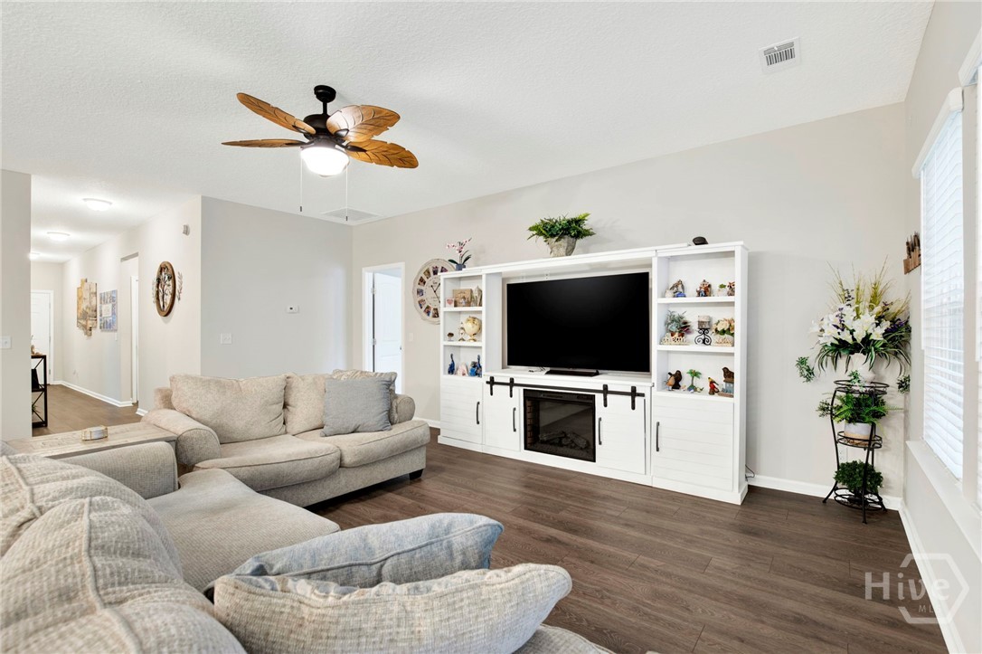 470 Brightleaf Circle Hinesville, GA 31313 - Photo 7 of 33