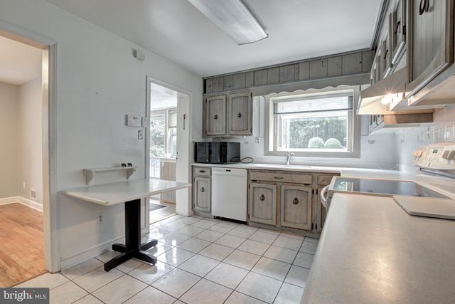 $640,000 | 3816 Lake Boulevard, Annandale, VA 22003