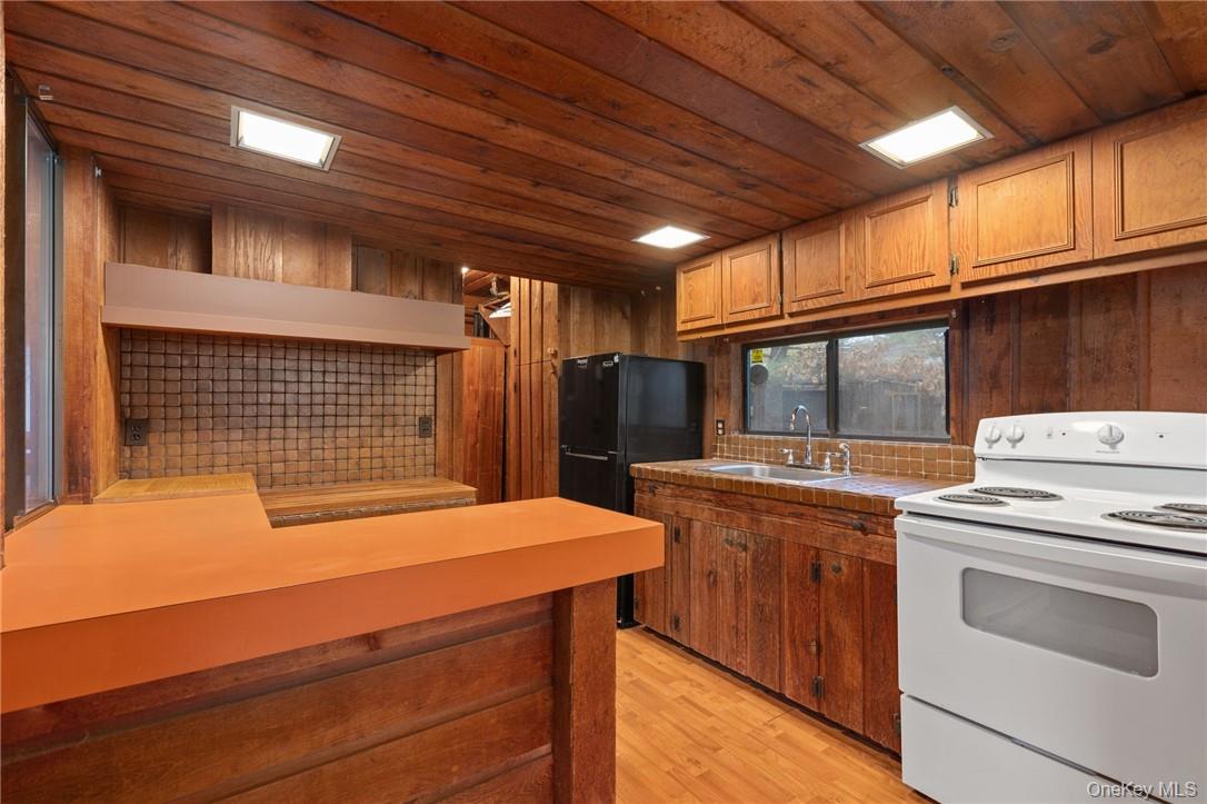 296 Pine Hill Road, Unit 296 Pleasant Valley, NY 12569 - Photo 11 of 27