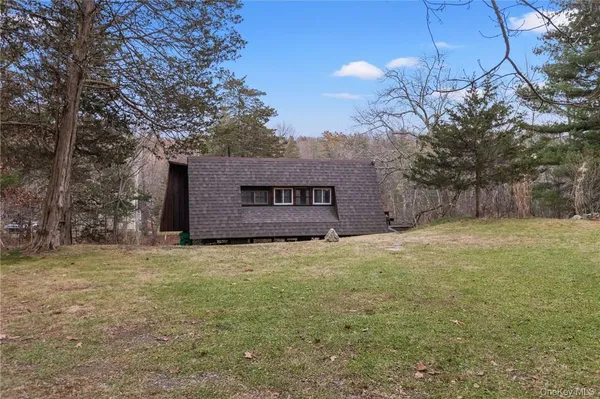 $1,500 | 296 Pine Hill Road, Unit 296, Pleasant Valley, NY 12569