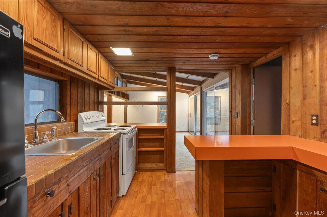 296 Pine Hill Road, Unit 296 Pleasant Valley, NY 12569 - Photo 10 of 27