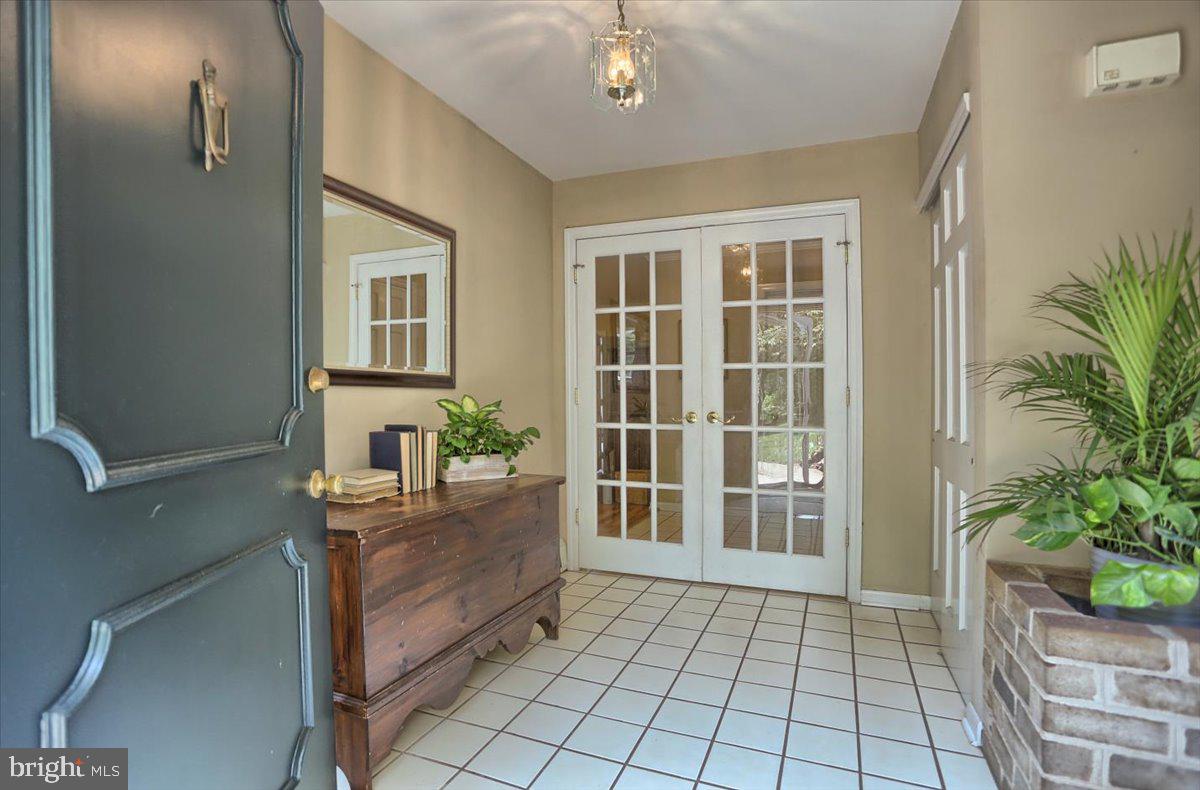 215 Mine Road Hershey, PA 17033 - Photo 4 of 71 Foyer