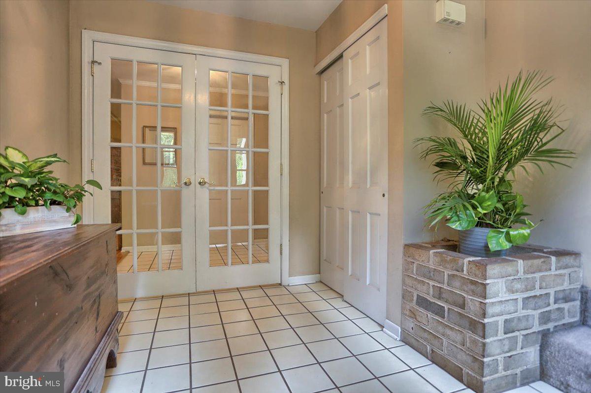 215 Mine Road Hershey, PA 17033 - Photo 5 of 71 Foyer