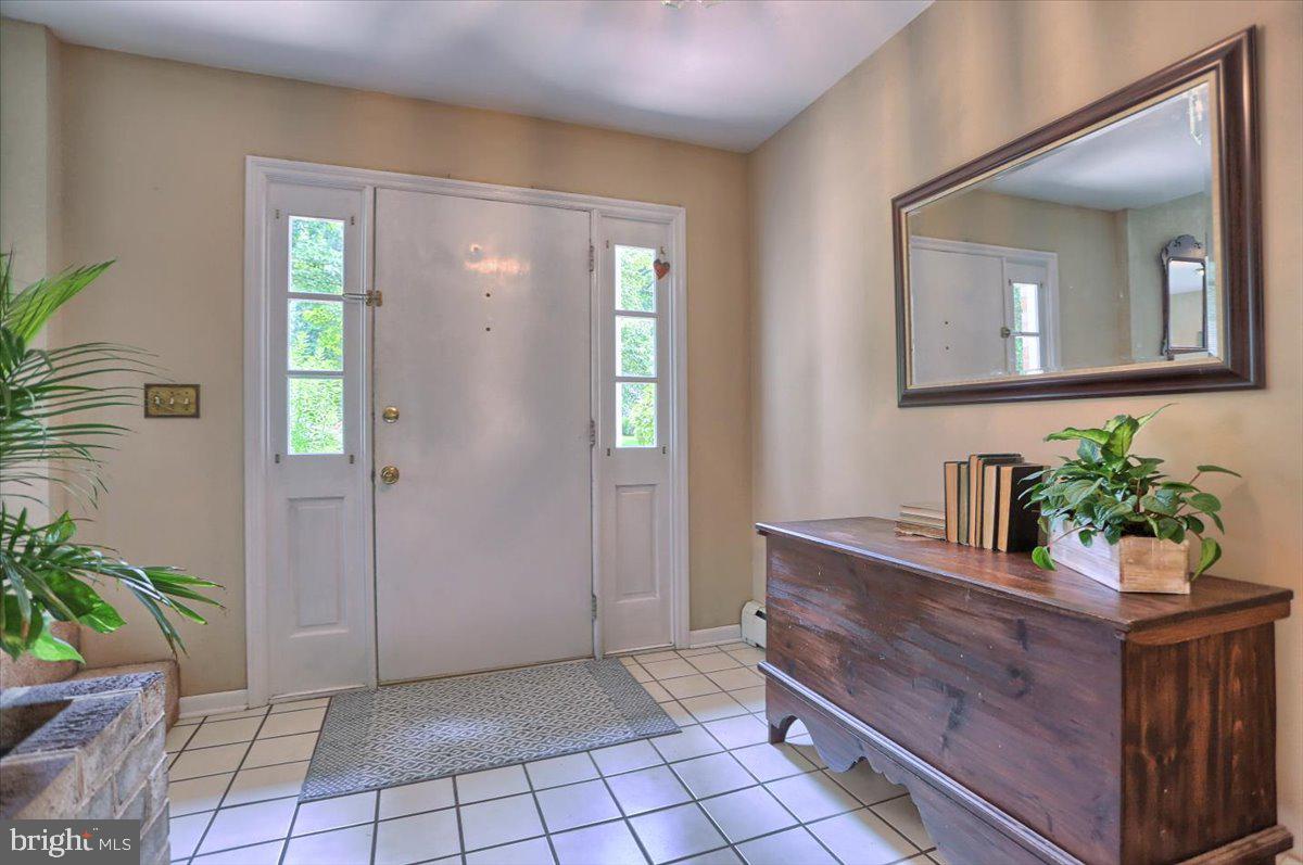 215 Mine Road Hershey, PA 17033 - Photo 6 of 71 Foyer