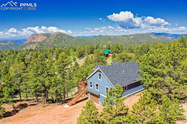 a view of a lush green field