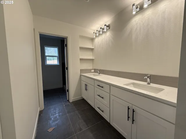 $456,000 | 272 Northwest Mawrcrest Avenue, Gresham, OR 97030