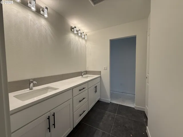 $456,000 | 272 Northwest Mawrcrest Avenue, Gresham, OR 97030