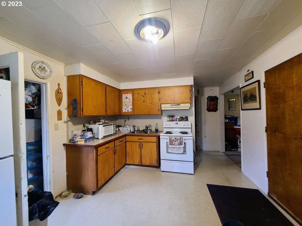 63768 Flanagan Road Coos Bay, OR 97420 - Photo 8 of 16 Gallery Image 8