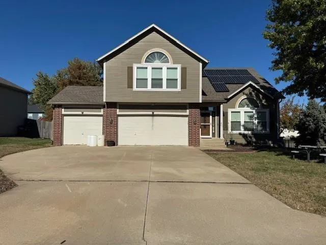 $400,000 | 1010 Wiltshire Boulevard, Raymore, MO 64083