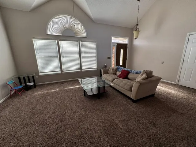 $400,000 | 1010 Wiltshire Boulevard, Raymore, MO 64083