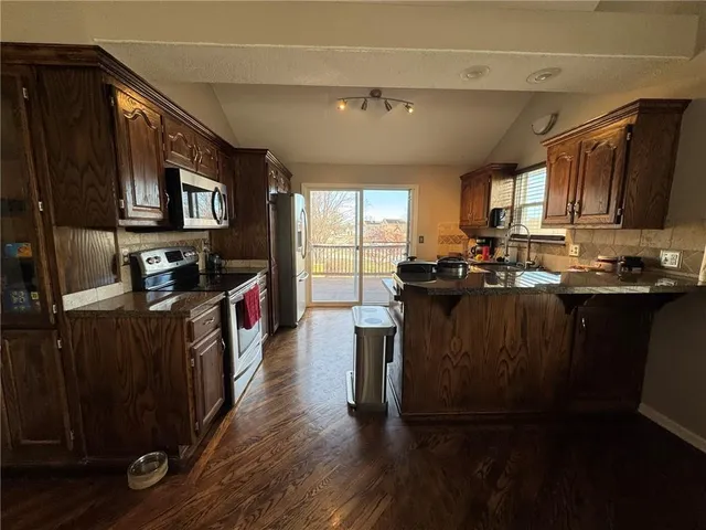 $400,000 | 1010 Wiltshire Boulevard, Raymore, MO 64083