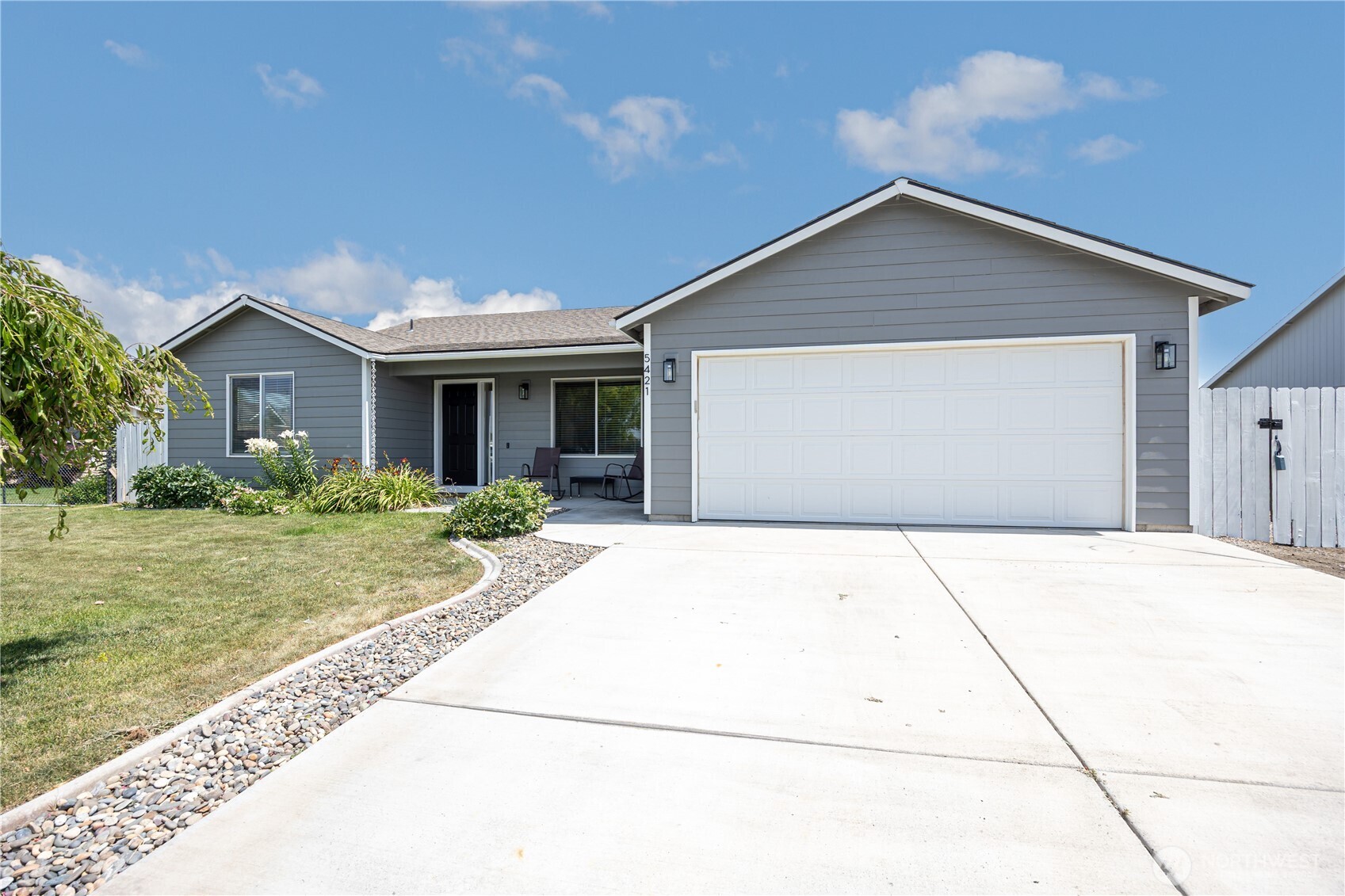 5421 Jackson Lane Pasco, WA 99301 - Photo 2 of 40 a front view of a house with a yard