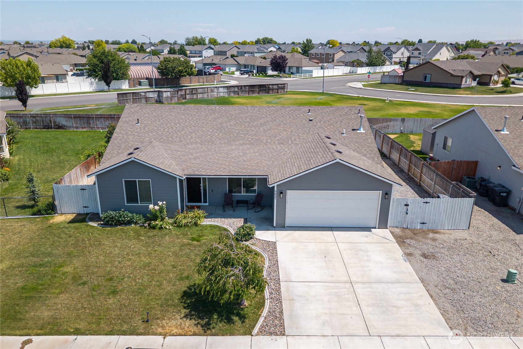 5421 Jackson Lane Pasco, WA 99301 - Photo 4 of 40 a view of a swimming pool and lounge chair