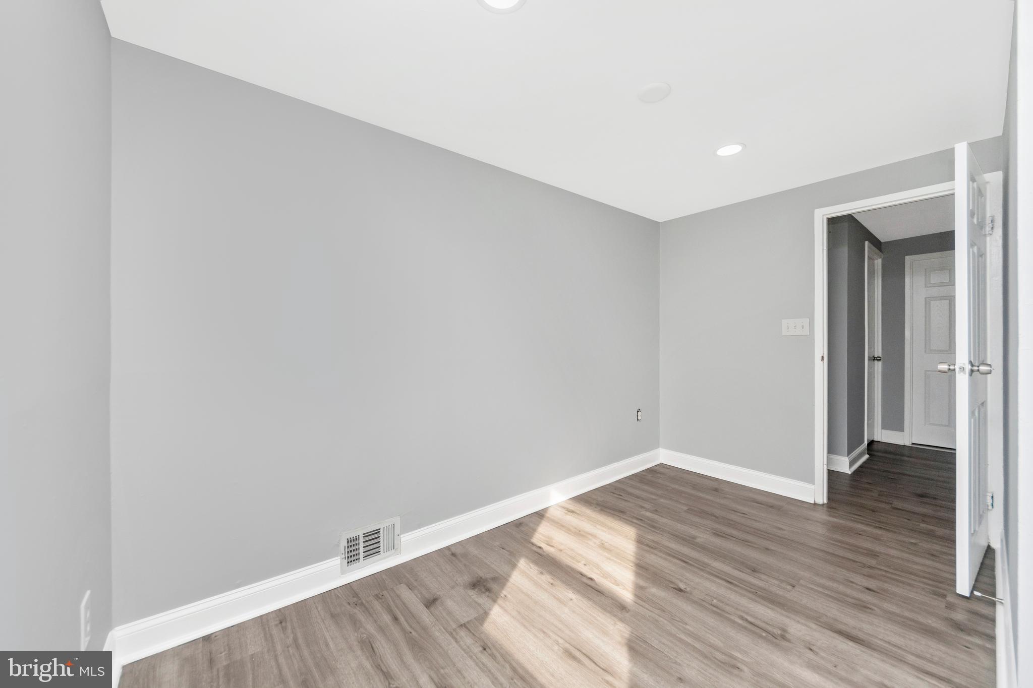 7702 Burnside Road Landover, MD 20785 - Photo 37 of 52