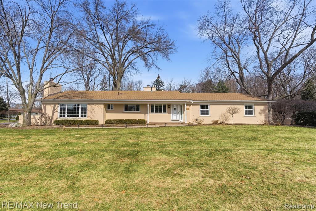 1043 Westview Road Bloomfield Hills, MI 48304 - Photo 1 of 43