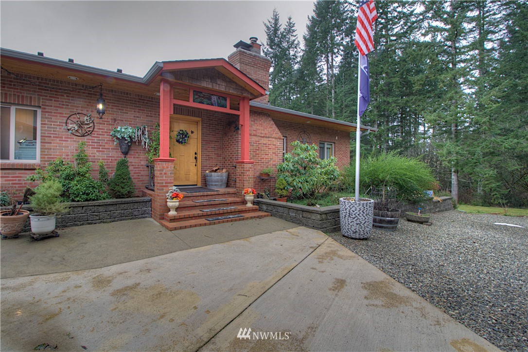 5044 Southwest Lake Helena Road Port Orchard, WA 98367 - Photo 1 of 25 Gallery Image 1