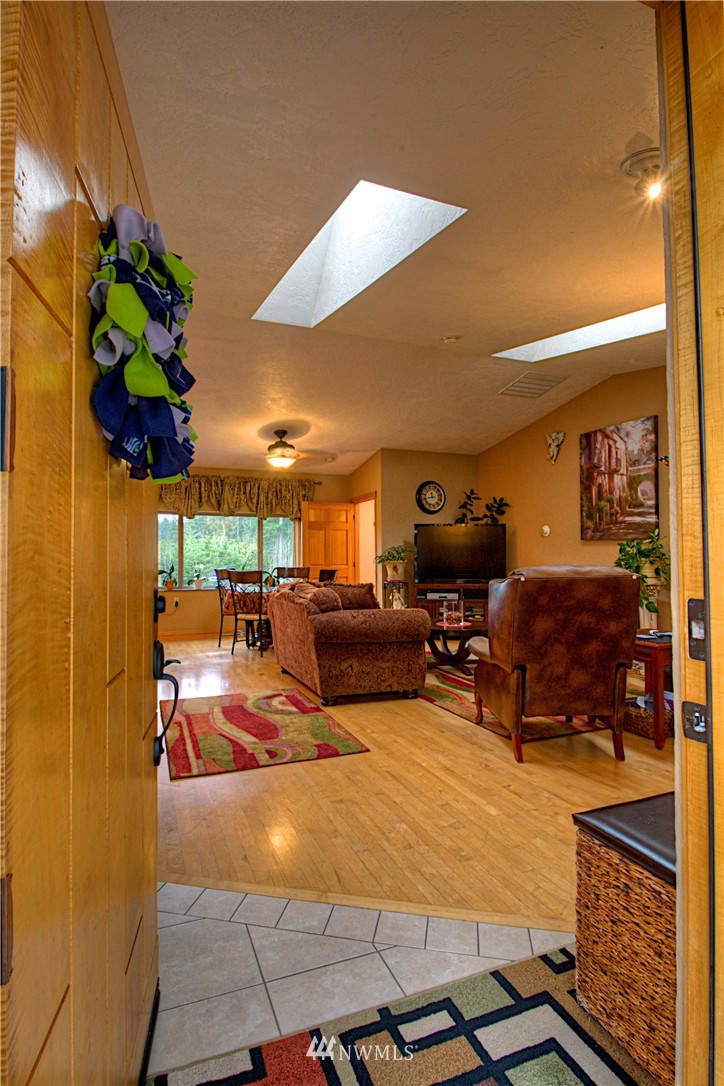 5044 Southwest Lake Helena Road Port Orchard, WA 98367 - Photo 2 of 25 Gallery Image 2