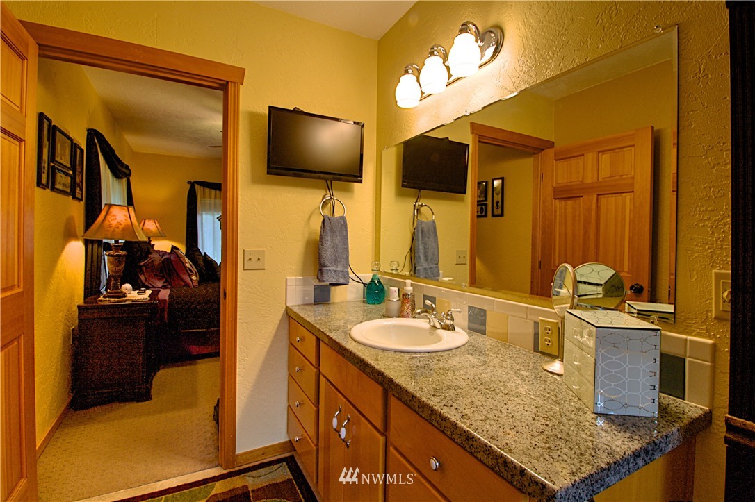 5044 Southwest Lake Helena Road Port Orchard, WA 98367 - Photo 12 of 25 Gallery Image 12