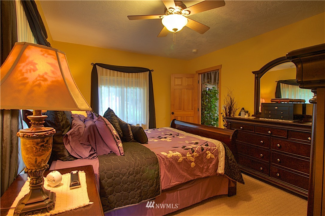 5044 Southwest Lake Helena Road Port Orchard, WA 98367 - Photo 13 of 25 Gallery Image 13
