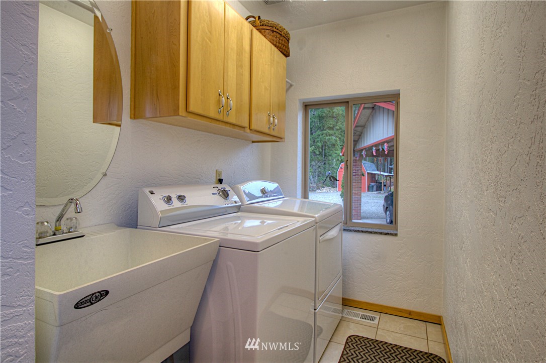 5044 Southwest Lake Helena Road Port Orchard, WA 98367 - Photo 14 of 25 Gallery Image 14